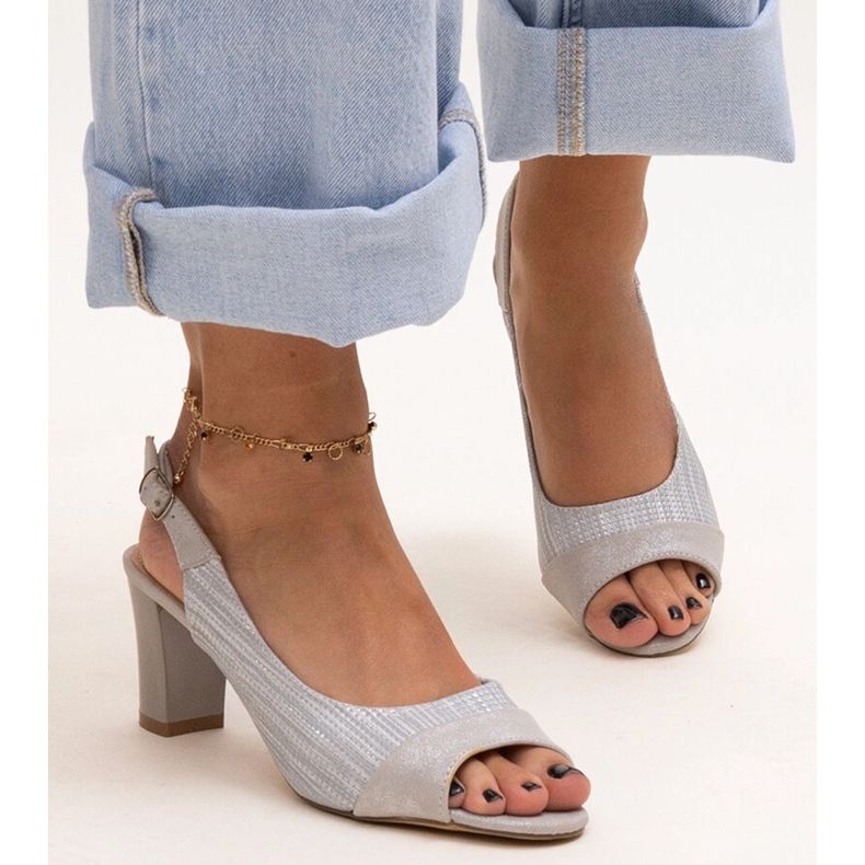 Evento Hopeiset sandaalit Myrle-nahkapohjallisella harmaa 1