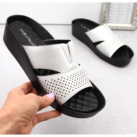 Naisten hopeiset varvastossut kuminauhalla, kiiltävä hopea, Sabatina 2318-4 1