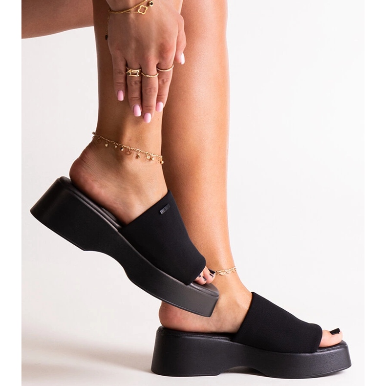 Mustat varvastossut Big Star NN274021 alustalla 1