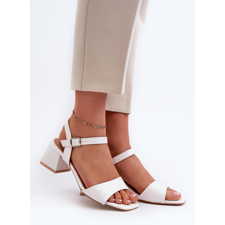 Naisten sandaalit lohkossa, valmistettu eko-nahasta, valkoinen Leisha 2