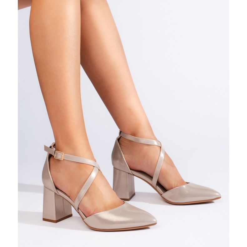 Sergio Leonen naisten kultapumput kultainen 1