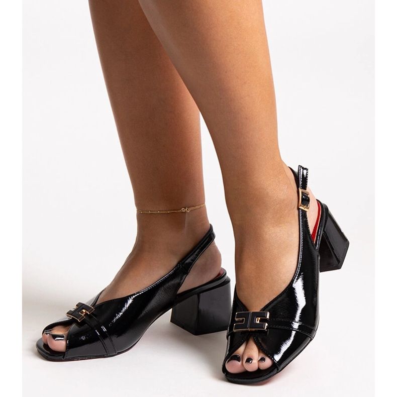 Mustat sandaalit Totana-nahkapohjallisella 1