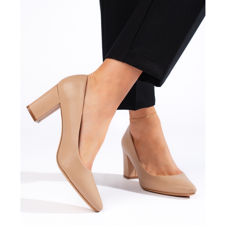 Mukavat beige-pumput Sergio Leonelta 1