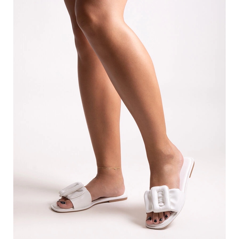 Valkoiset tossut Ganema-soljella valkoinen 1