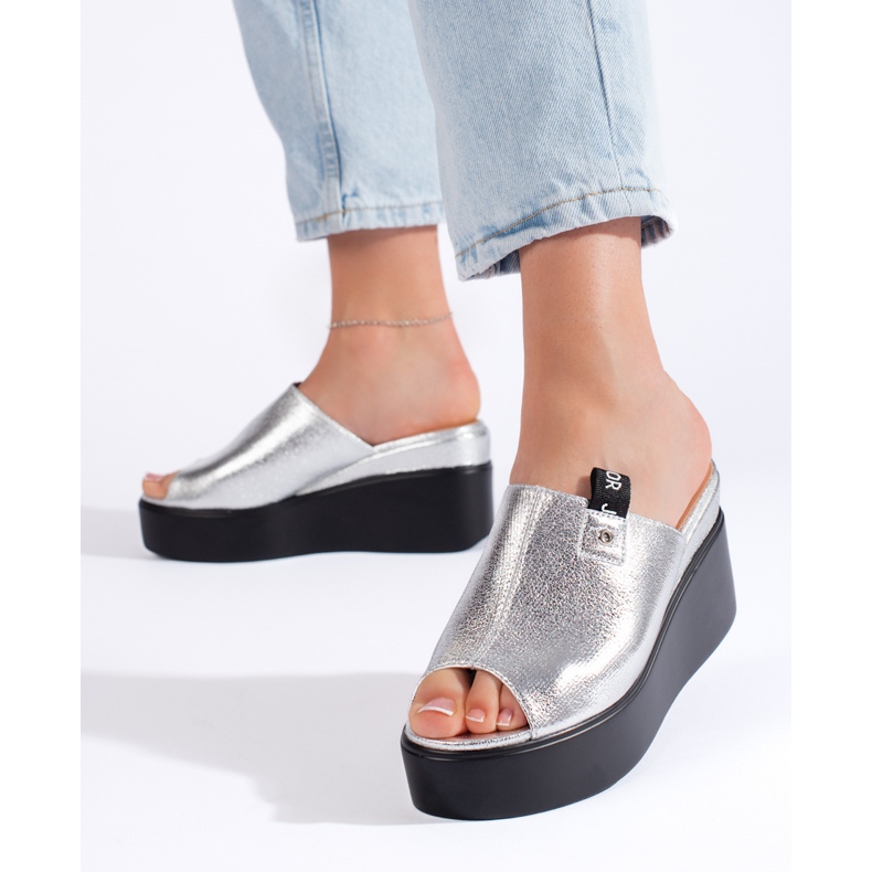 Hopeanväriset kiilakorkokengät 1