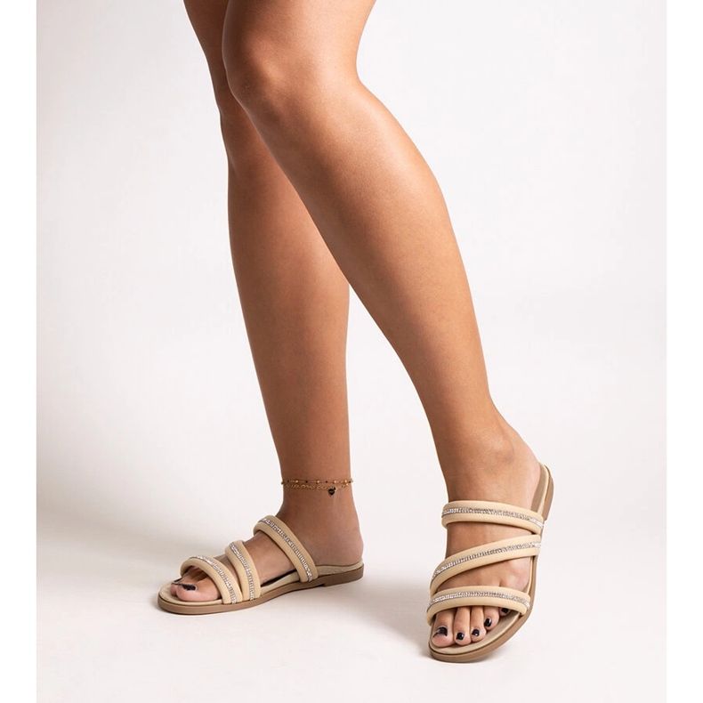 Martinelan beige-varvastossut strassikivillä 1