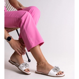 Valkoiset varvastossut Vendula-zirkonikukilla valkoinen 1