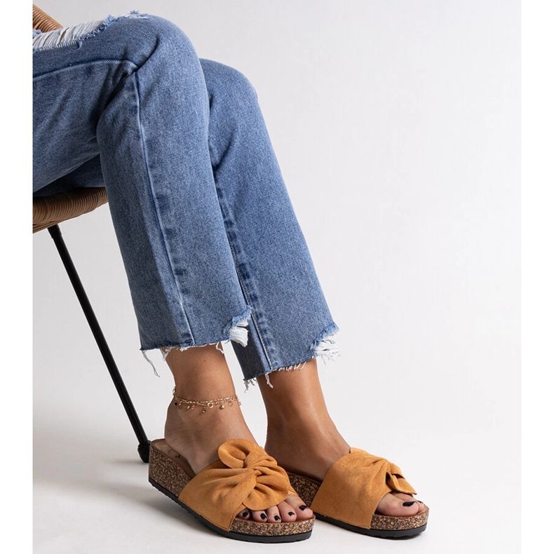 Ruskeat tossut korkisella Ghaza-kiilalla 1