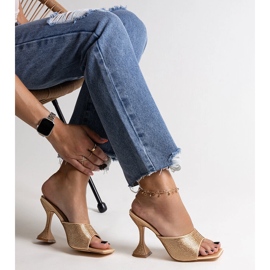 Genowefan kullanväriset korkeakorkoiset varvastossut zirkoneilla kultainen 1