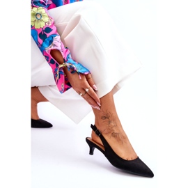 Jeeini Matalakärkiset pumput, musta 2