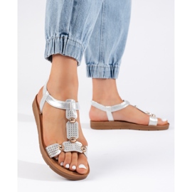 Hopeiset naisten sandaalit koristeilla hopea 1