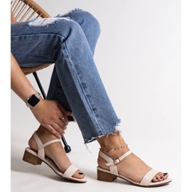 Beiget matalakorkoiset sandaalit Basina 1