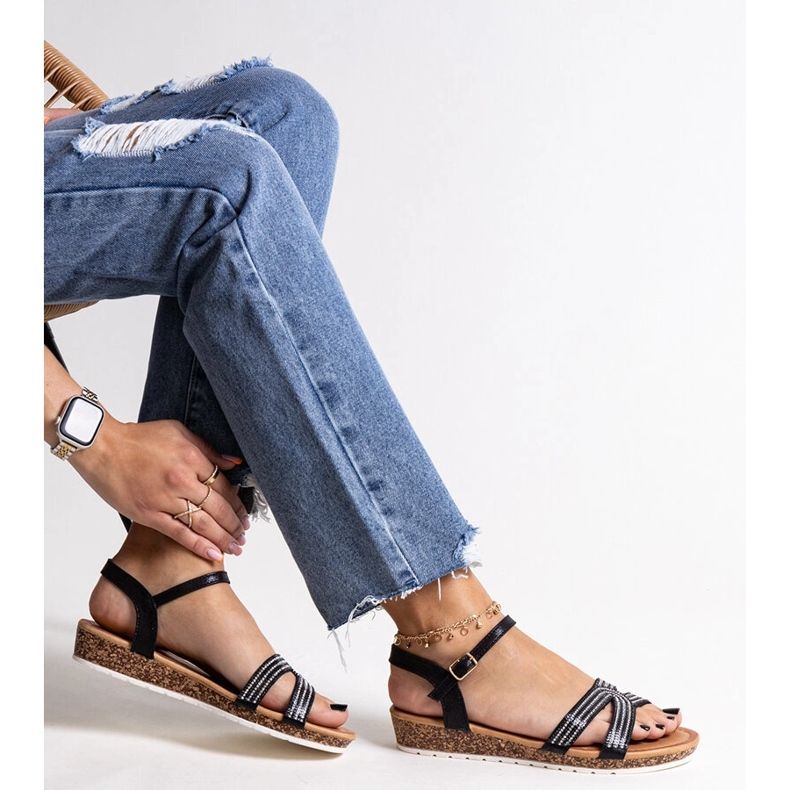 Saila mustat matalakiila sandaalit 1