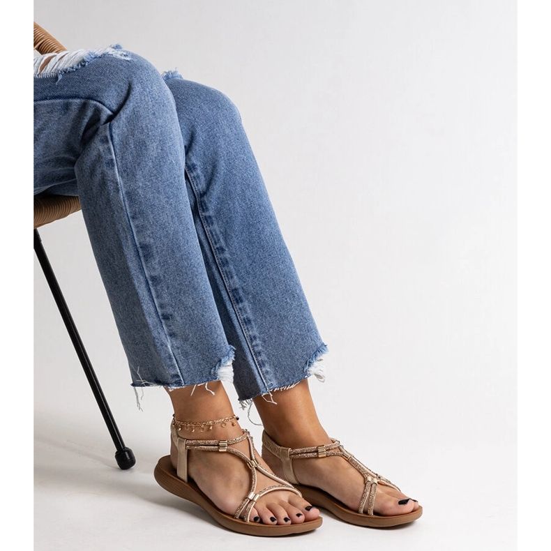 Kultaiset sandaalit koristeltu Leilana-zirkoneilla kultainen 1