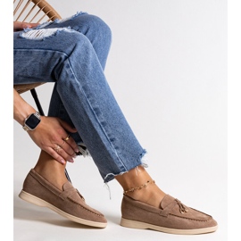 Fioranon tummanruskeat mokasiinit metalliriipuksella beige 1