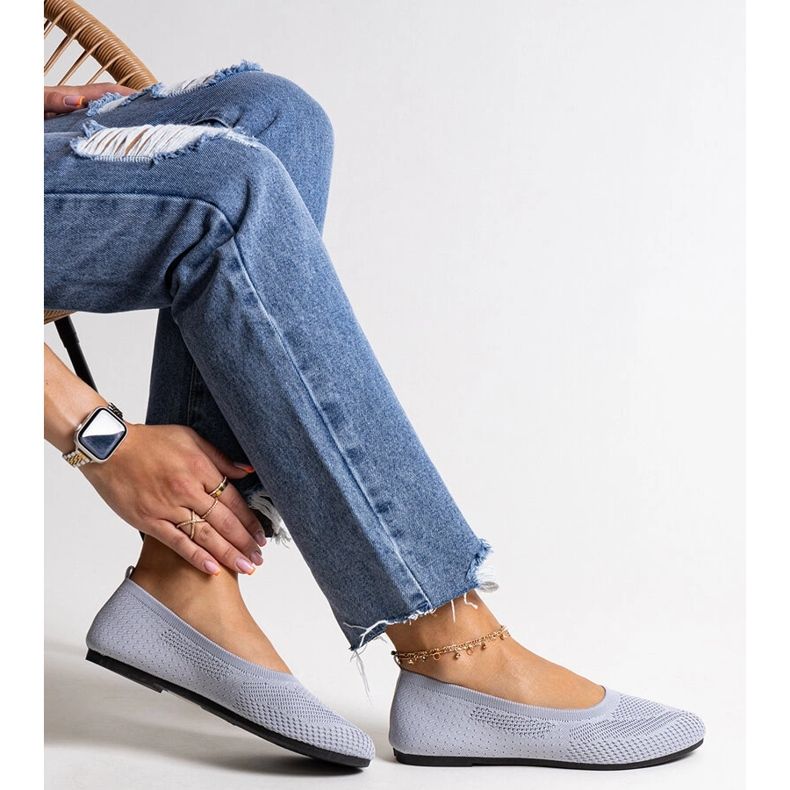 Harmaa kankainen balettiasunto Yafialta 1