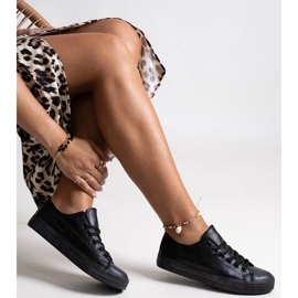 Mustat Mahasina ekologiset nahkalenkkarit 1