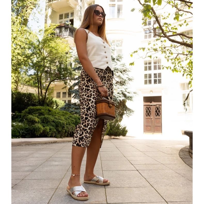 Awetin hopeiset harjakattoiset tossut hopea 1