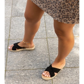 Mustat harjakattoiset tossut Awet 2