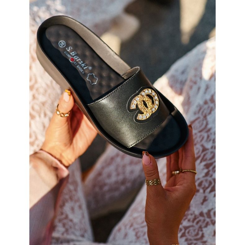 Tyylikkäät, kevyet naisten varvastossut koristeella, luonnonnahkaa S.Barski KV27-013, musta 2