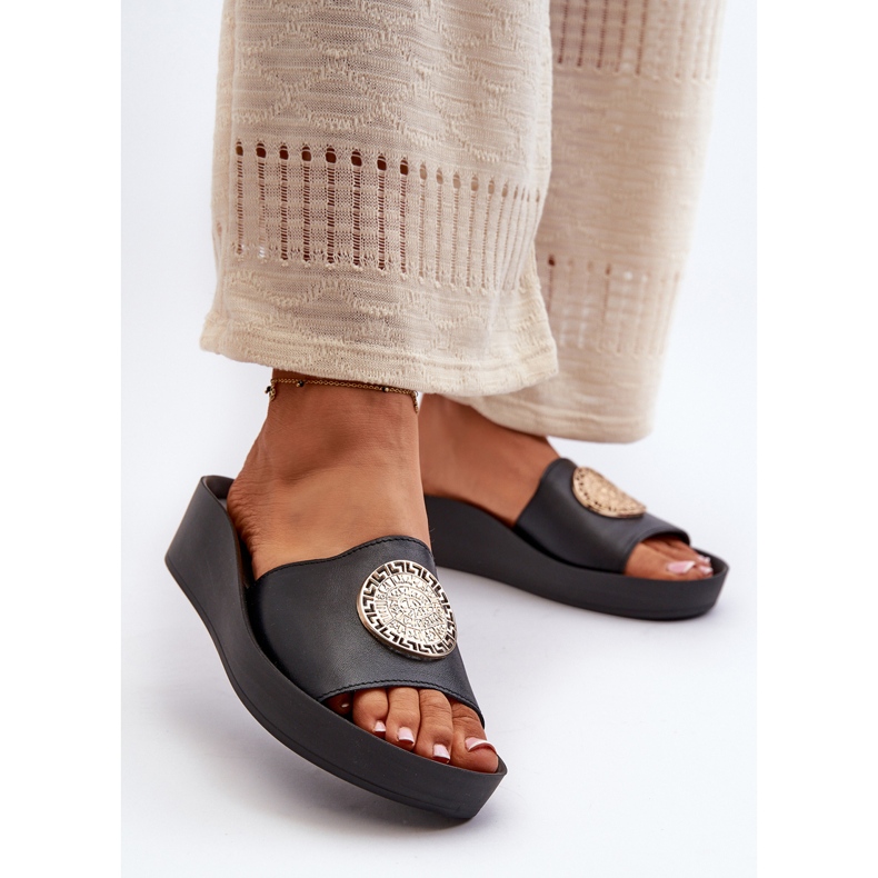 Zazoo 2920 naisten nahkaiset varvastossut kultaisilla yksityiskohdilla, musta 2