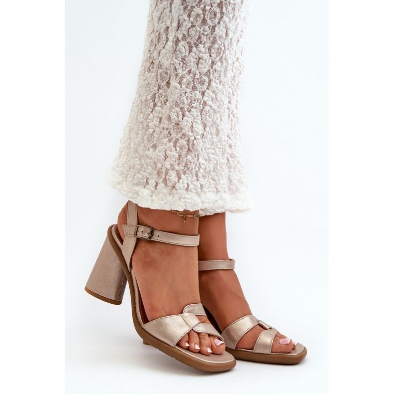 Nahkasandaalit korkeakorkoisella Maciejka 06029-25 kultaa kultainen 2