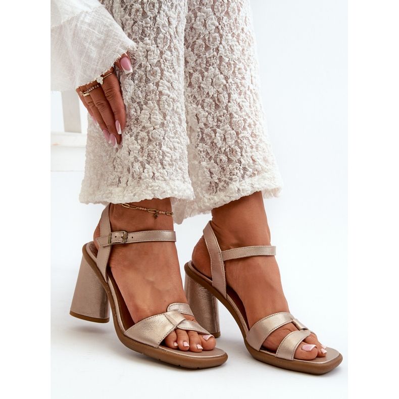 Nahkasandaalit korkeakorkoisella Maciejka 06029-25 kultaa kultainen 1