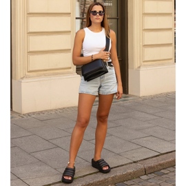 Aminan mustat massiiviset varvastossut 1