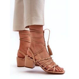 Matalakoristeiset sandaalit, jotka on koristeltu kamelitappeilla beige 3