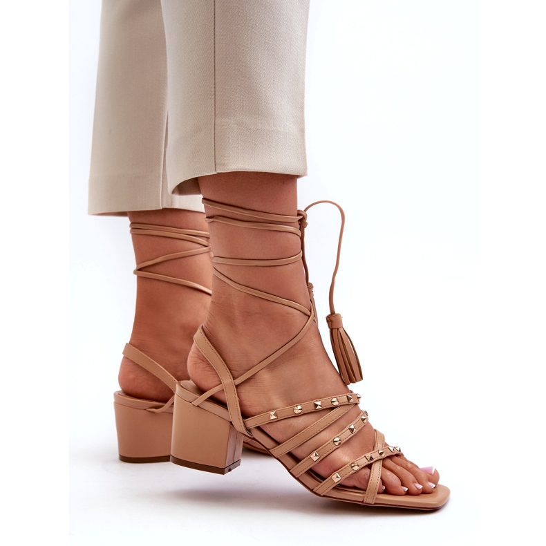 Matalakoristeiset sandaalit, jotka on koristeltu kamelitappeilla beige 3