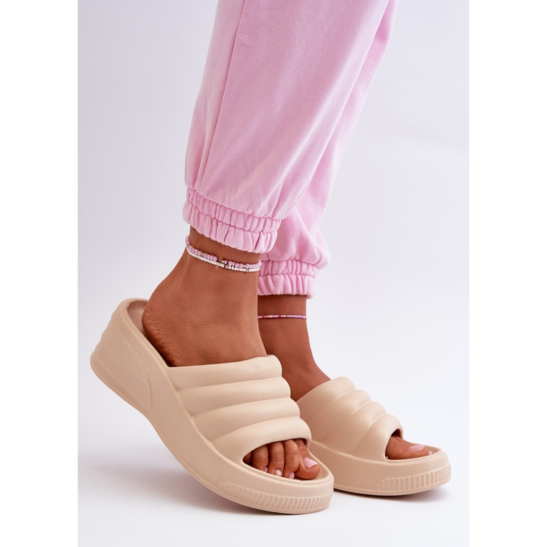 Kevyet naisten vaahtovarvastossut, joissa on kiila ja alusta, beige Tendrea 1