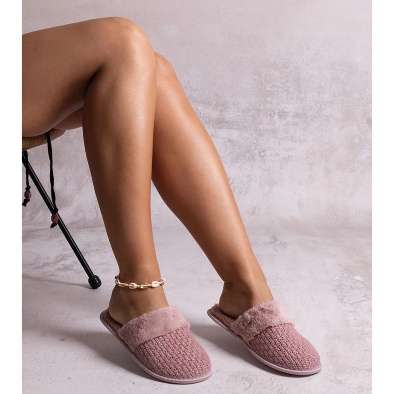 Vaaleanpunaiset tossut, jotka on koristeltu Sira-langalla vaaleanpunainen 1