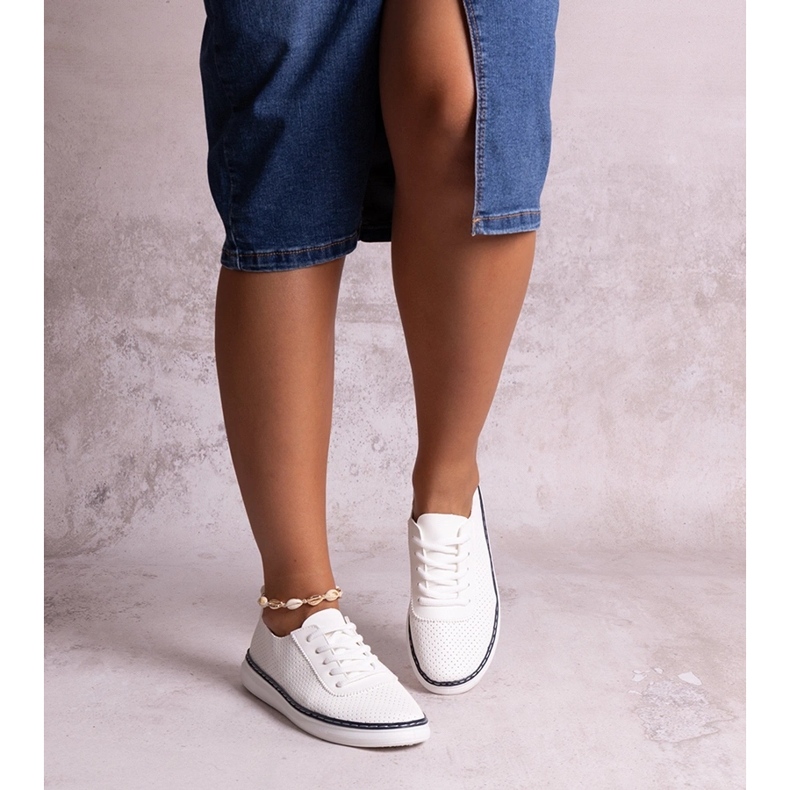 Valkoiset ja laivastonsiniset harjakattoiset Biserka-lenkkarit valkoinen 1