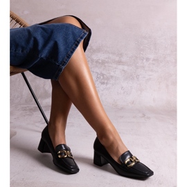 Alhenan mustat neliömäiset pumput 1