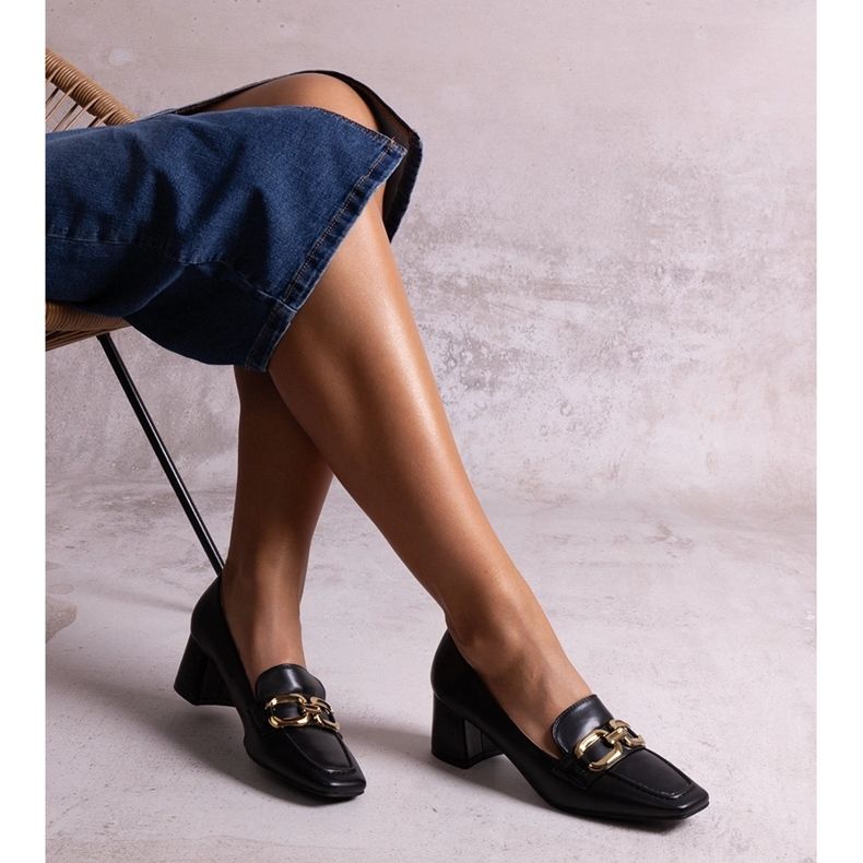 Alhenan mustat neliömäiset pumput 1