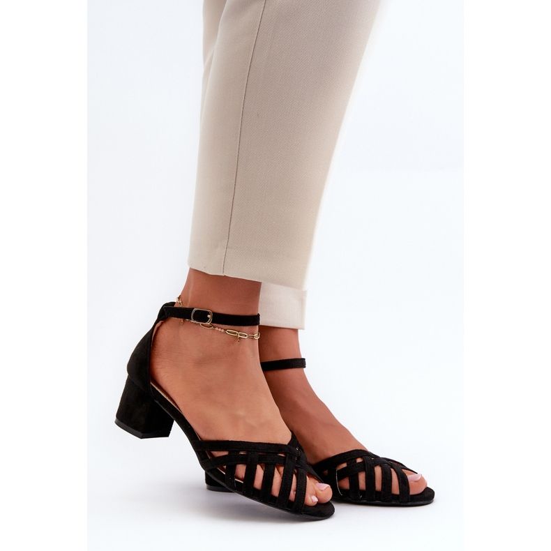 Naisten sandaalit Eco Suede -kankaasta, matala kantapää, musta Monsha 1