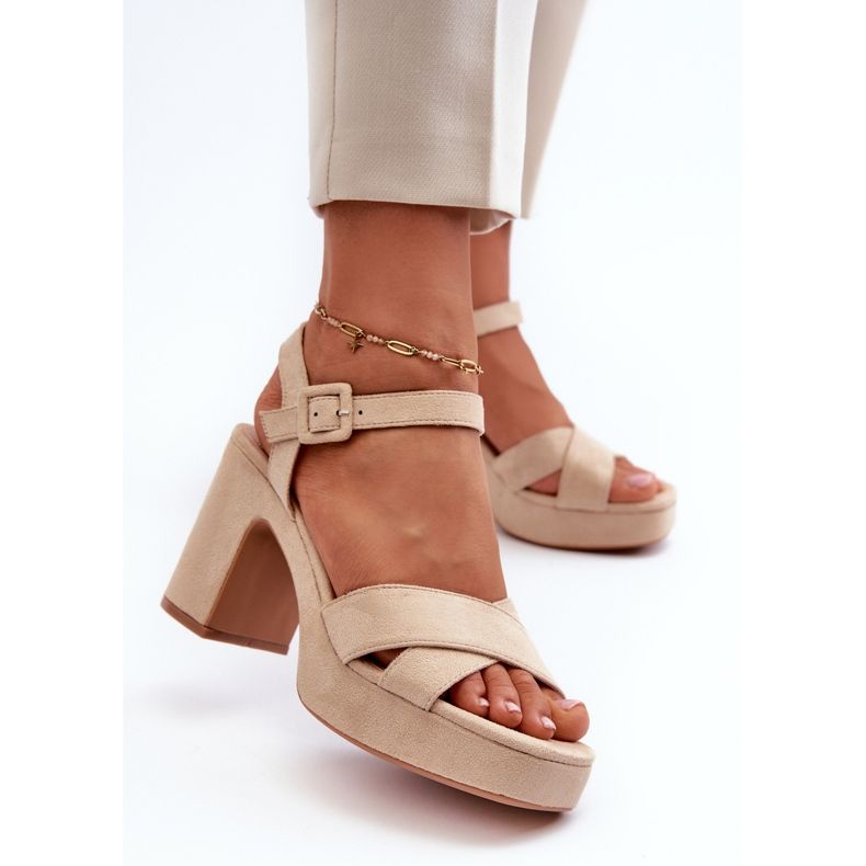 Naisten sandaalit, jotka on valmistettu ekologisesta mokkanahasta korkokengällä ja alustalla, vaalea beige Sakane 2
