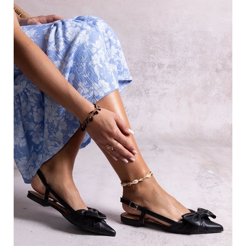 Balettit, joissa terävä kärki ja Barira-jousi musta 1