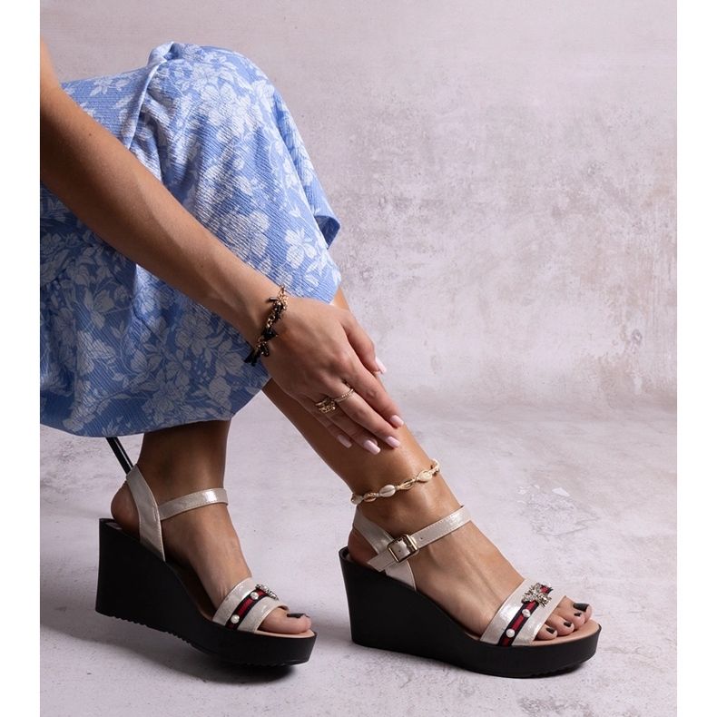 Farah kultaiset kiila sandaalit kultainen 1