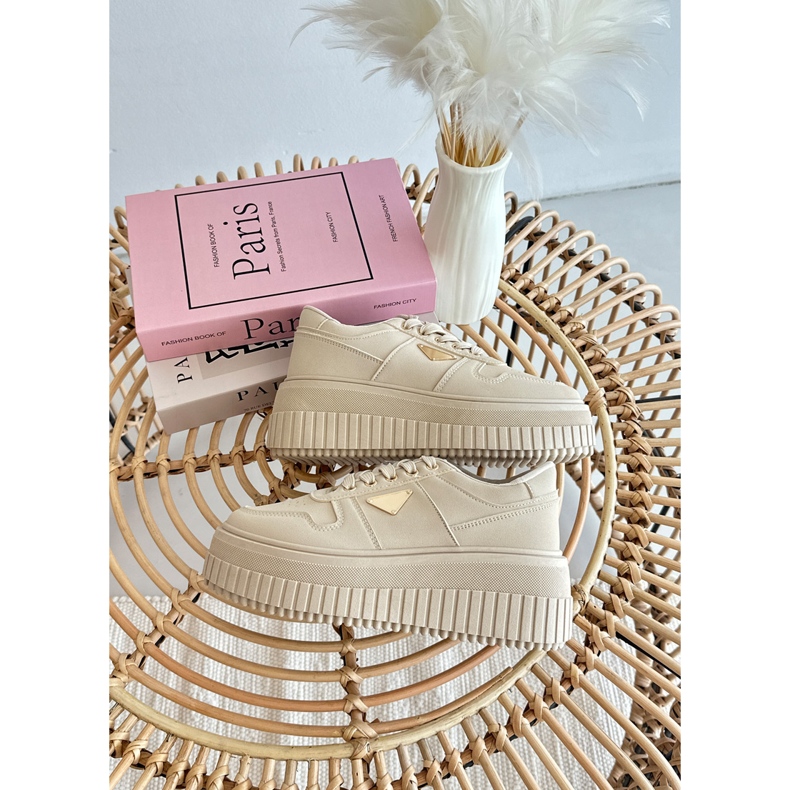 Beiget Chrisstin naisten tennarit, jotka on valmistettu eko-nahasta massiivisella alustalla 1