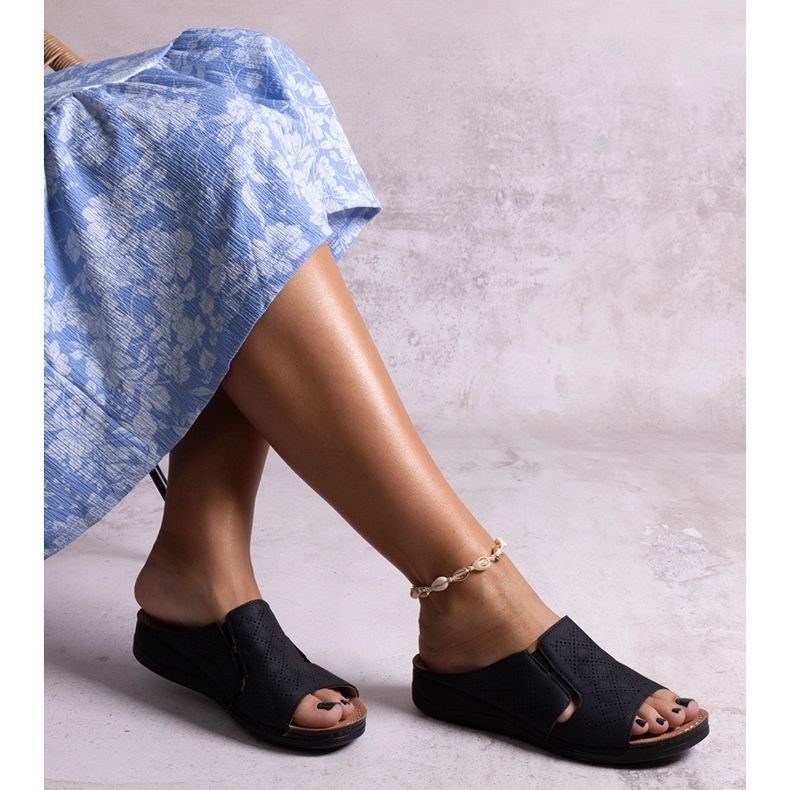 Mustat rei'itetyt Marouna-liukumäet 1