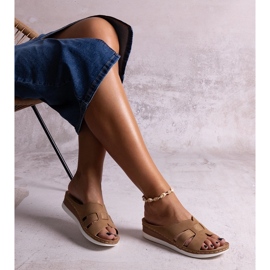 Ruskeat vaaleat Mifsudan muulit matalalla kiilalla 1