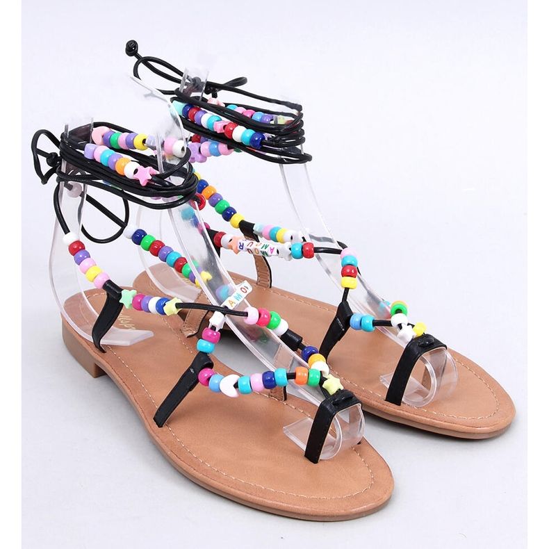 Maios Mustat roomalaiset sandaalit helmillä 1