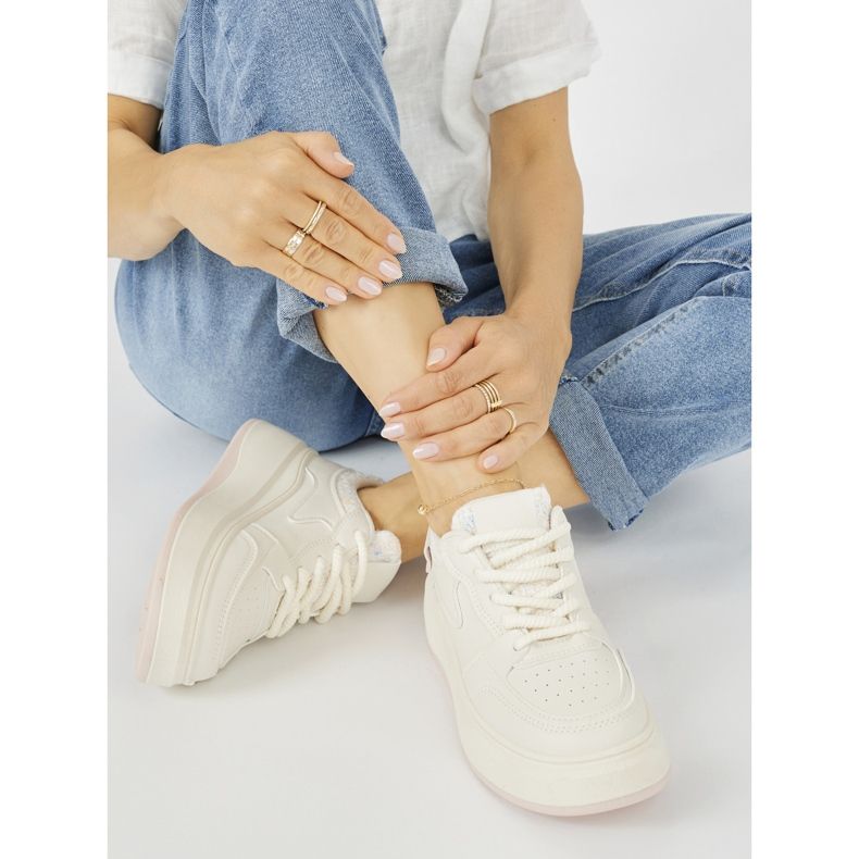 Naisten kermanväriset lenkkarit, joissa paksu pohja beige 2