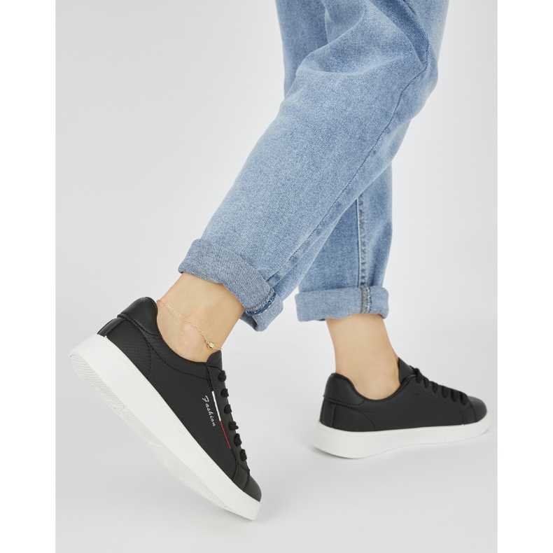 Mustat klassiset urheilukengät 2