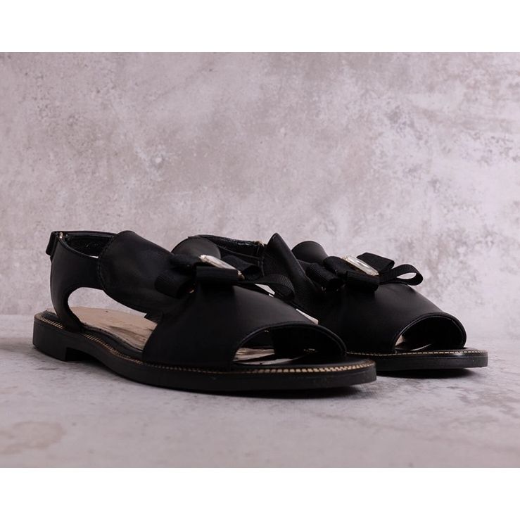 Mustat sandaalit rusetilla ja zirkonia KARINO 1