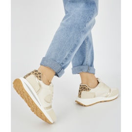 Naisten beigenväriset urheilukengät 1