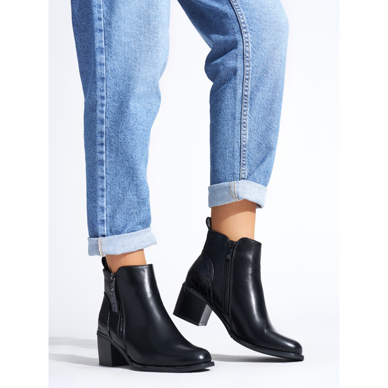 Mustat tyylikkäät nilkkurit 1