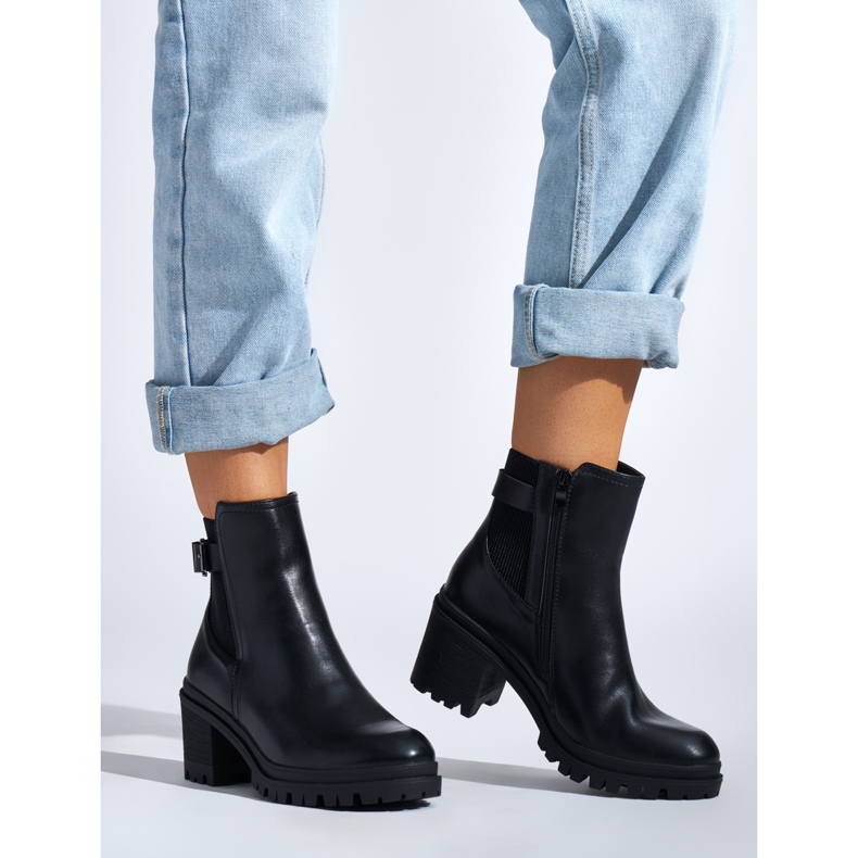 Tyylikkäät mustat korkeakorkoiset nilkkurit 1