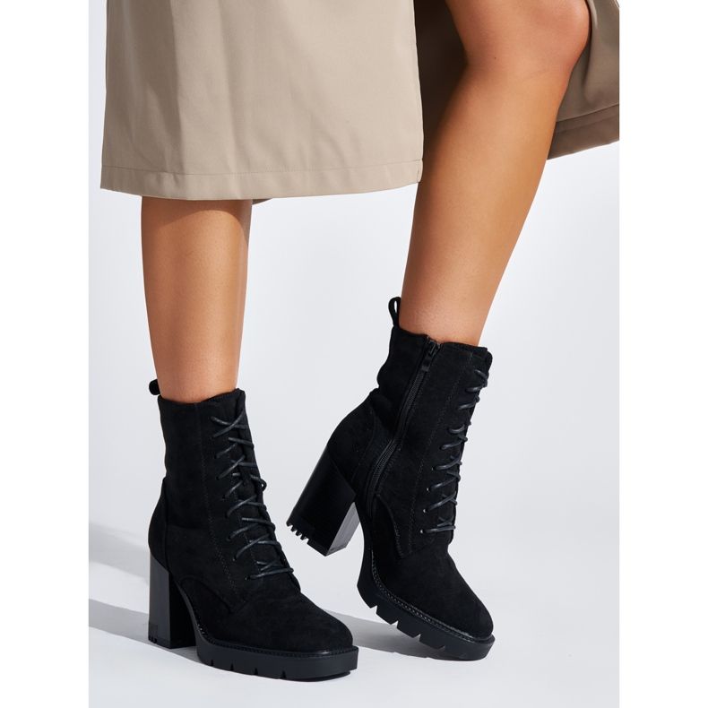 Mustat mokkanahkaiset nilkkurit 1